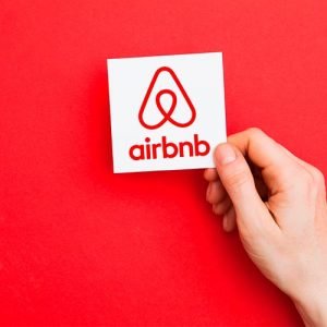 Airbnb companies that use localization strategies